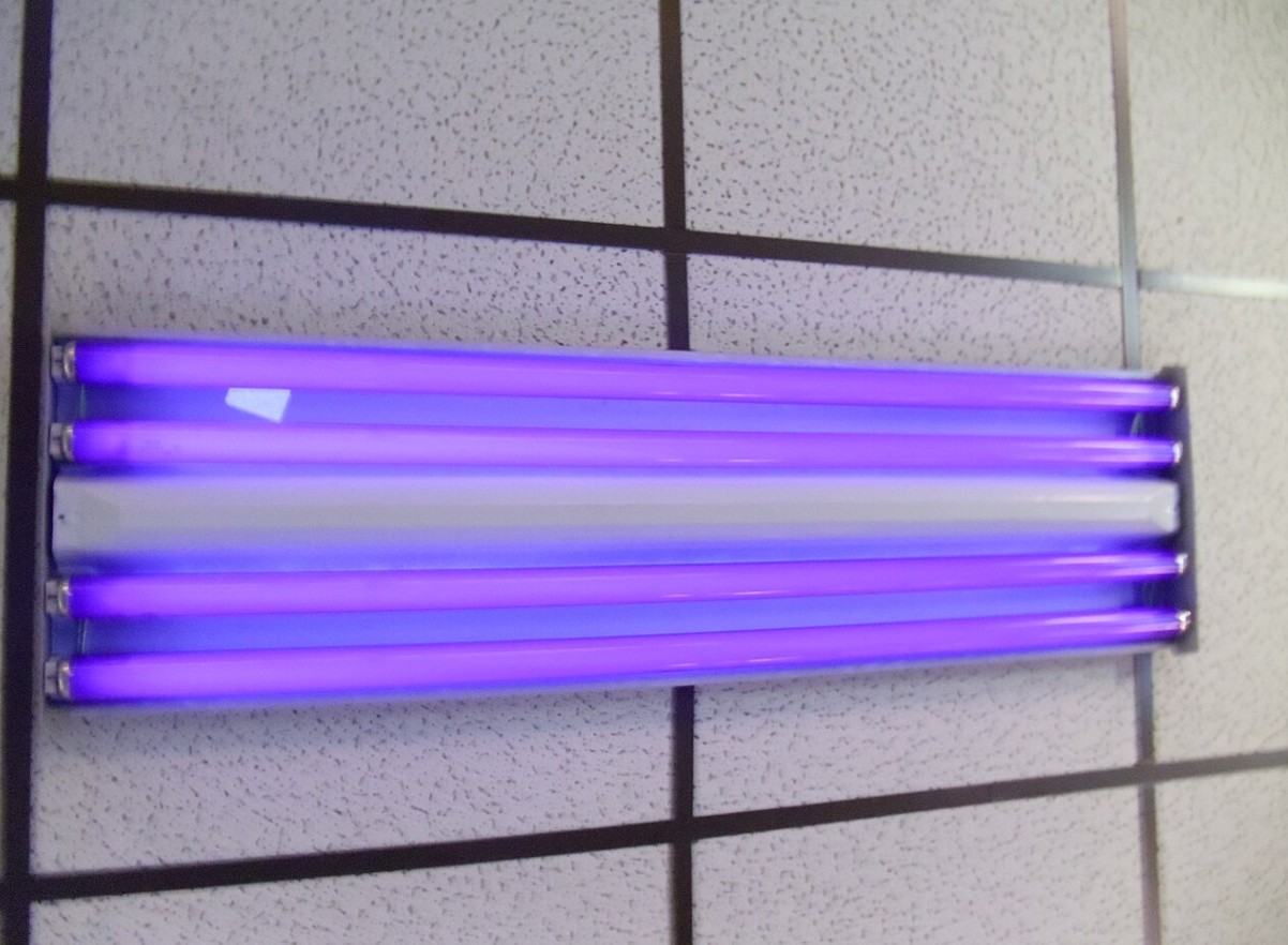 لامپ یو وی چیست؟ ساختار و کاربرد لامپ UV 